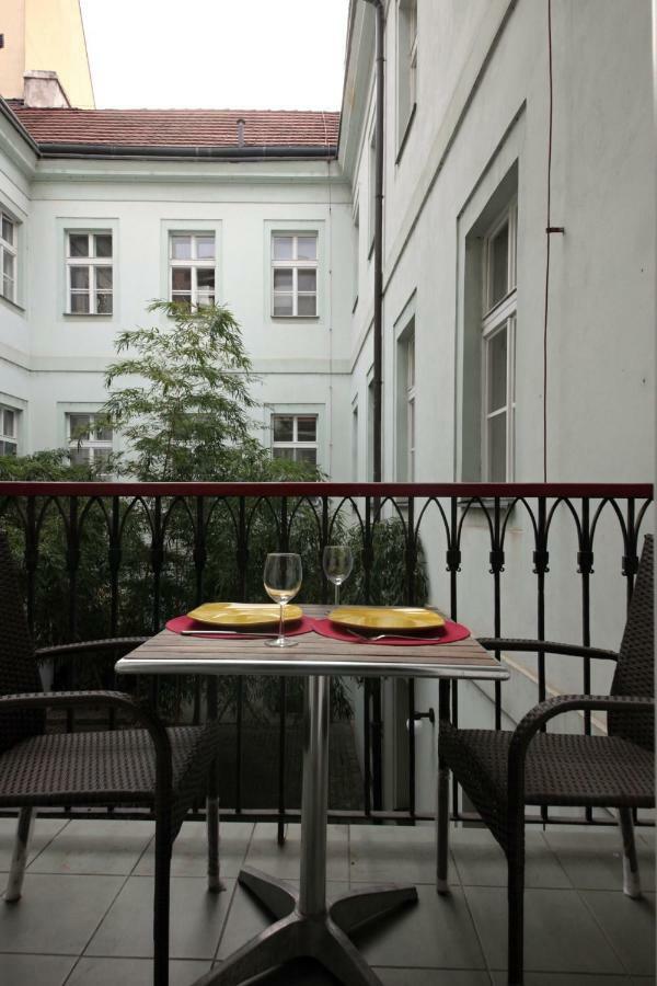 Quiet Apartment With Balcony Charles Bridge Prague Exterior photo